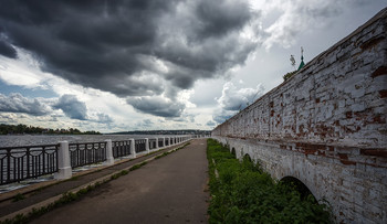 Clouds over the city / ***