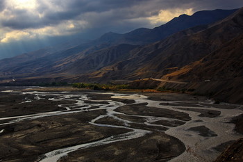 Evening valley / ***