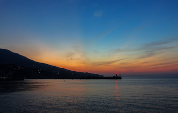 Yalta lighthouse / ...
