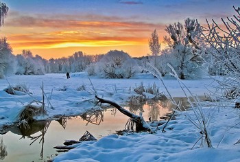 Sunrise over the river / ***