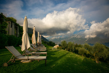 Under the clouds / ***