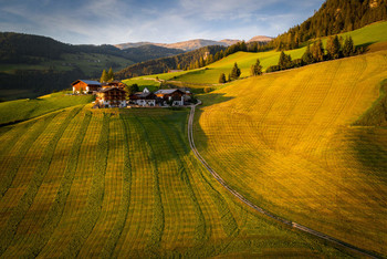 Sunset in the mountains / ***