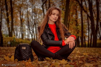 In autumn park / ***