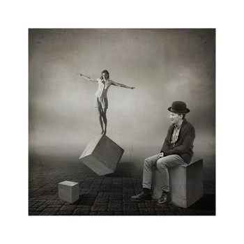 Girl on a cube / ***