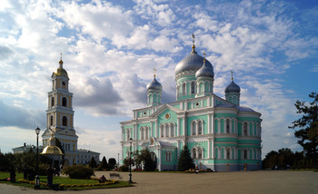 View of Trinity Cathedral / ***