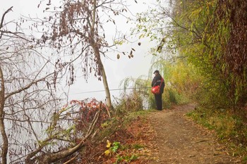 Lone fisherman / ***