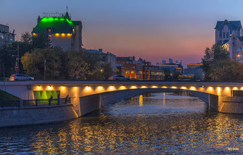 City Lights / ***