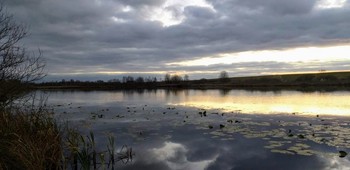 Autumn on the Lake / ***