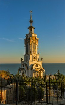 Temple-Lighthouse / https://jeduvkrym.ru/hram-mayak-nikolaya-chudotvortsa-v-malorechenskom-krym/