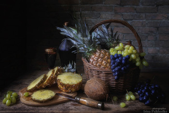 Still life with pineapple / ***