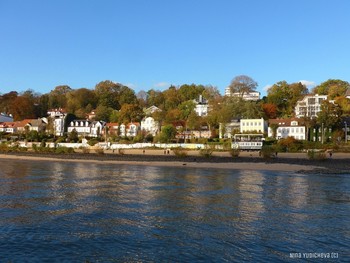 Strand an der Elbe in Hamburg / ***