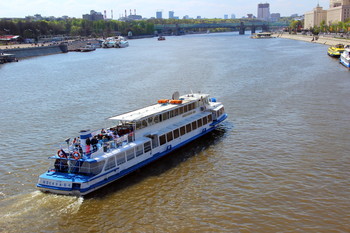 Water bus / ***