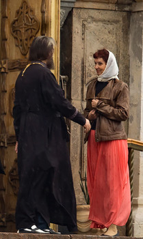 Drew attention / ***