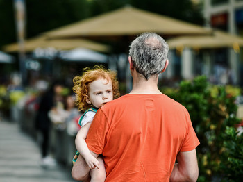 Drew attention / ***