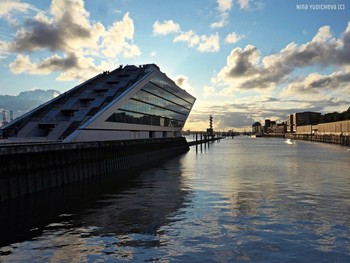 Hamburg. Altona. Dockland / ***