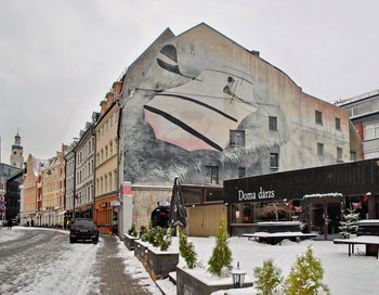 Walking through the city / ***