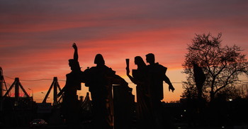 Moscow at sunset / ***