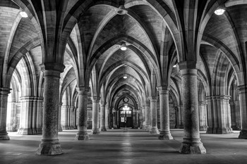 Glasgow Uni Cloisters / Black and white shot of the cloisters at Glasgow University.