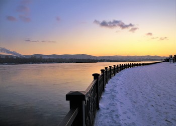 Sunset on the waterfront / ***