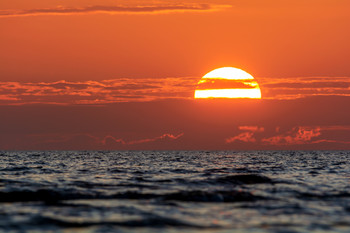 Sunset on the lake / ***
