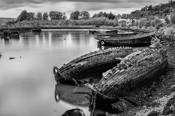 Bowling Harbour / Shot of the wrecks in the old harbour at Bowling on the Clyde, Scotland