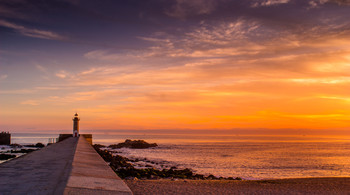 Porto's Lighthouse / Sunset on Porto's beach with Lighthouse on background