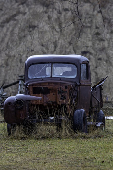 Rusty Old Truck / This rusty old pickup truck hasn't seem any TLC in years