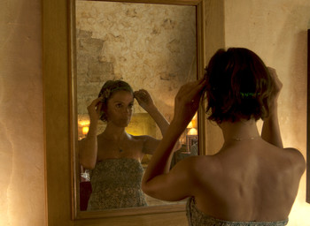 The mirror / Looking in the mirror