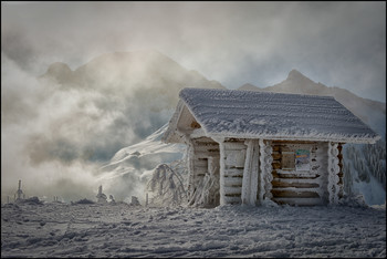 Frost / Schutzhütte in den Bergen