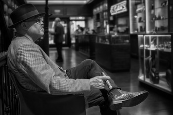 &nbsp; / Nat Sherman club &amp; store