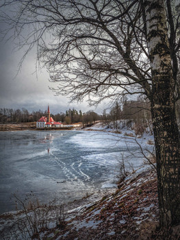 February in Gatchina. Priory Park. / February landscape with a Palace by the lake.