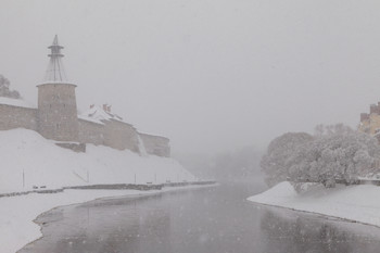 Snowfall ... / ***