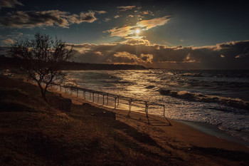 Evening at Sea / ***