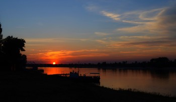 Evening on the river / ***