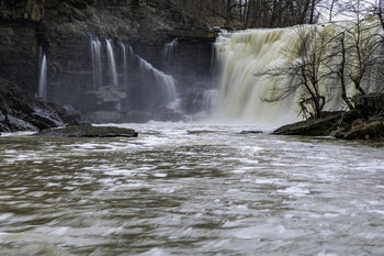 Balls Falls / Balls Falls near St Catherines Ontario was flowing powerfully this spring day