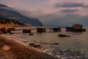 Old pier / ***