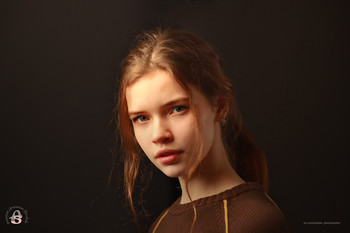 Portrait of a girl / ***
