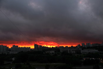 CLOUDS OVER THE CITY arose ... / ***