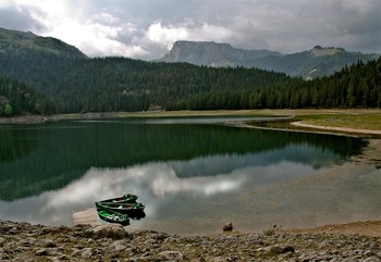 Lake in the Hills / ***