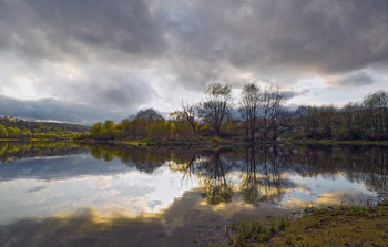 Before the rain / ***