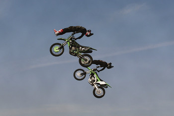 Flight / ***