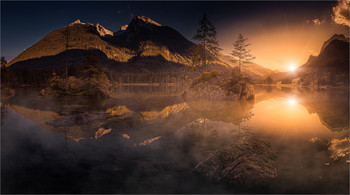 Hintersee / Abends bei Sonnenuntergang am Hintersee im Berchtesgadener Land