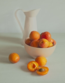 Apricots / ***