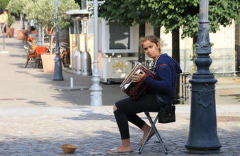 Street musician / ***