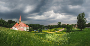 Before the thunderstorm. / Priory Palace in Gatchina. Landscape before a thunderstorm. June.