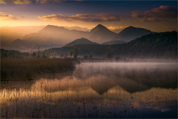Turnersee / Je länger man im Dunkeln ausharren muss,
desto mehr freut man sich
über das Wunder des Sonnenaufgangs.

Morgens am Turnersee in Kärnten.