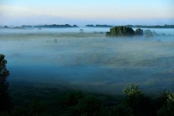 Misty Valley / ***