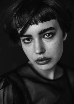  / ***