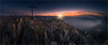 Lungauer Bergwelt / Abends nach Sonnenuntergang auf der Seekarspitze in Obertauern. 
Die Sterne und die Sonne sind mit Pinsel Werkzeuge in PS6 nachträglich eingefügt.