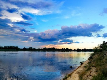 Evening on the river / ***